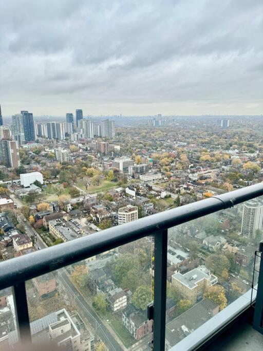 Cozy Condo Near Eatoncentre Mall Toronto Buitenkant foto