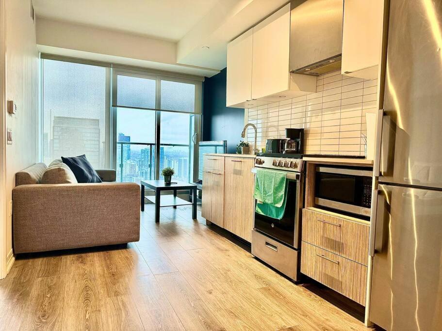 Cozy Condo Near Eatoncentre Mall Toronto Buitenkant foto