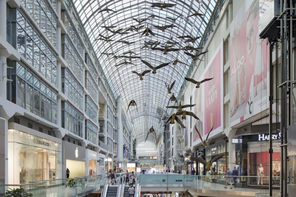 Cozy Condo Near Eatoncentre Mall Toronto Buitenkant foto